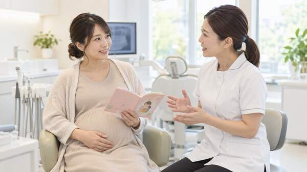 妊婦歯科健診について女性歯科医師へ相談する妊婦さん